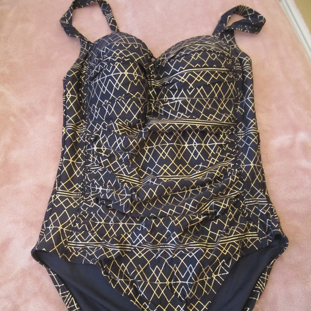 Nip Tuck Women's Swimwear~Black & Gold One Piece Bathing Suit~Size 6